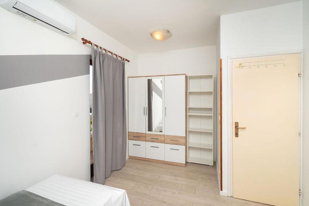 Apartments Janjac Vodice Buitenkant foto