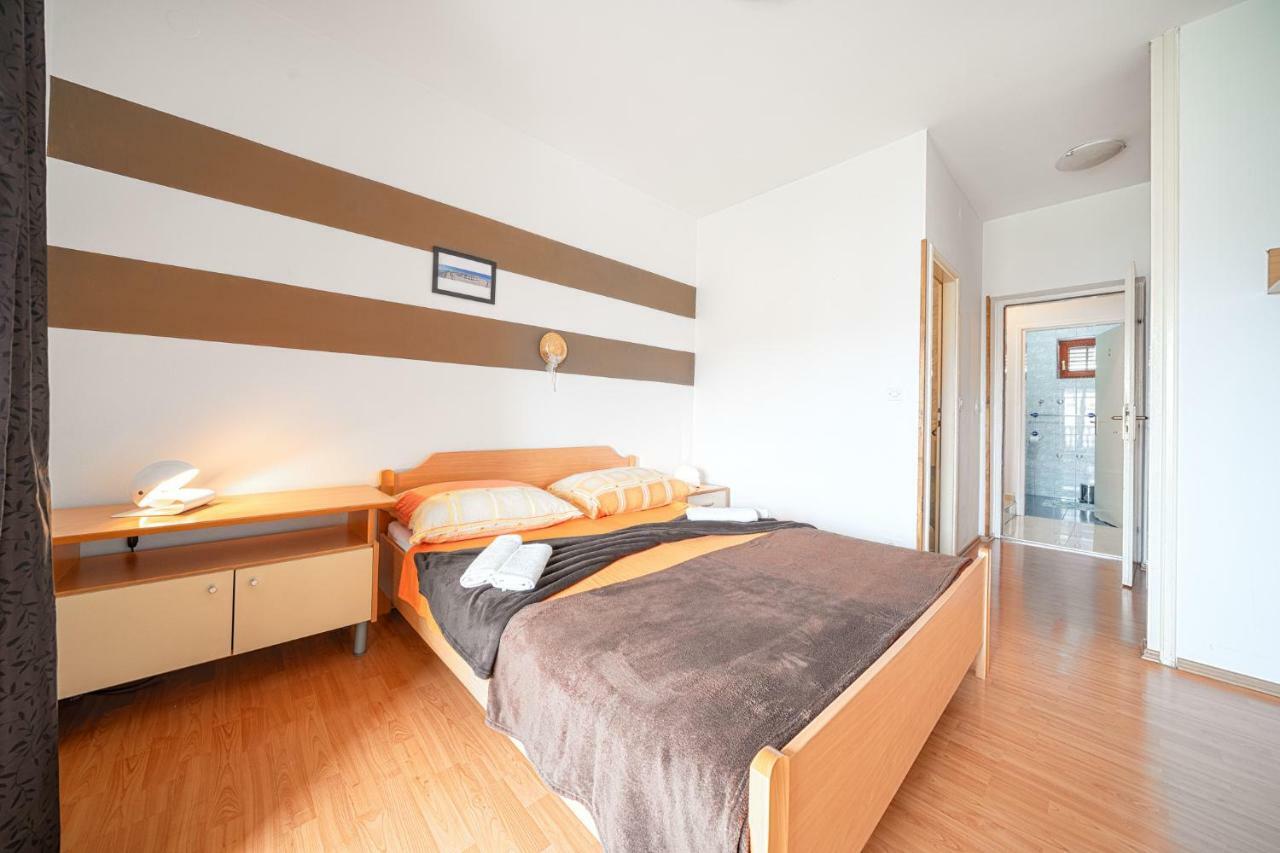 Apartments Janjac Vodice Buitenkant foto