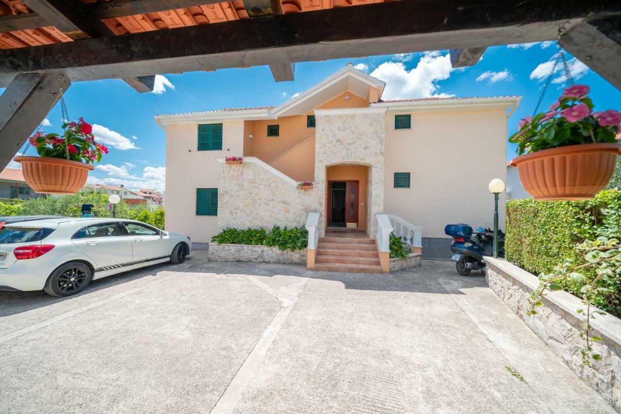 Apartments Janjac Vodice Buitenkant foto